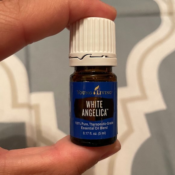 Young Living White Angelica Essential Oil Blend💙